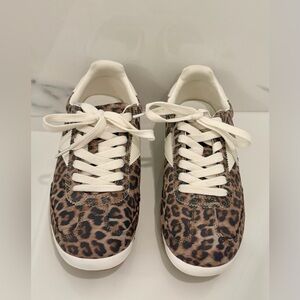 Universal Thread Leopard Print Sneakers with Memory Foam Insole Size 9 EUC